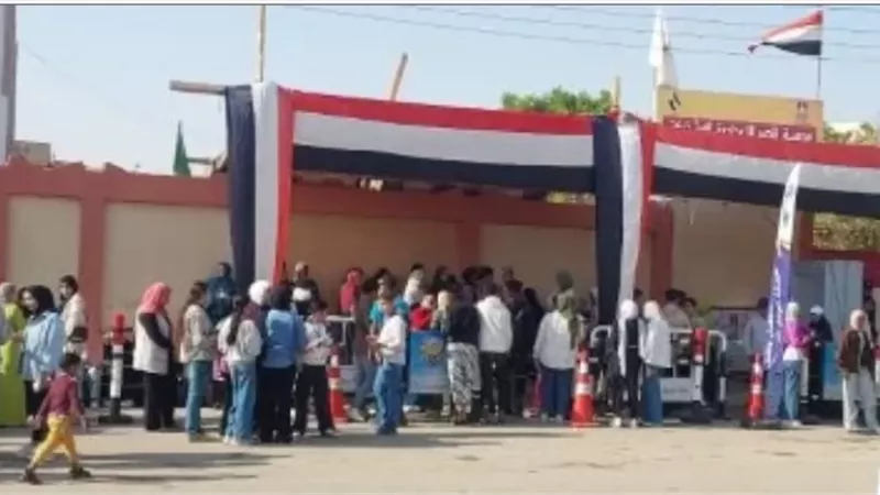 إقبال من مواطني الجيزة على لجان الاقتراع بانتخابات النواب