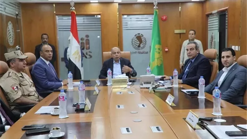 محافظ المنيا يتابع انطلاق عملية التصويت في انتخابات مجلس النواب