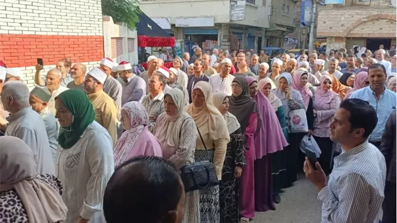 إقبال كثيف بلجان محافظة البحيرة من الناخبين
