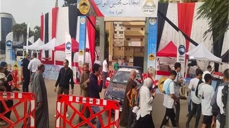 إقبال كبير من الناخبين على لجان التصويت بدائرة الطالبية بالجيزة