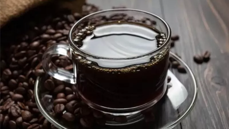 القهوة أم الشاي الأخضر.. أيهما ينشط الدماغ ويحارب الزهايمر؟