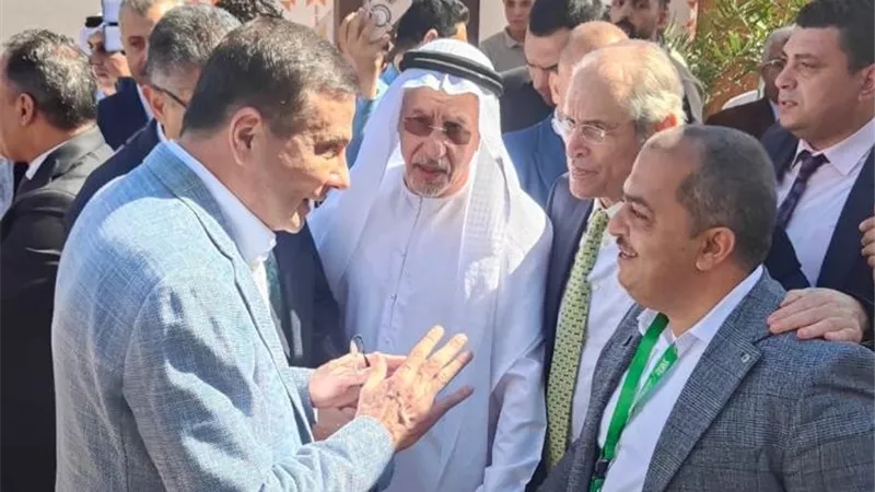 اقبال جماهيرى وشعبى على معرض مهرجان التمور الدولى بالواحات البحرية