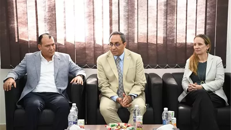 محافظ قنا يستقبل وفد البنك الدولي لمتابعة مشروعات البنية التحتية