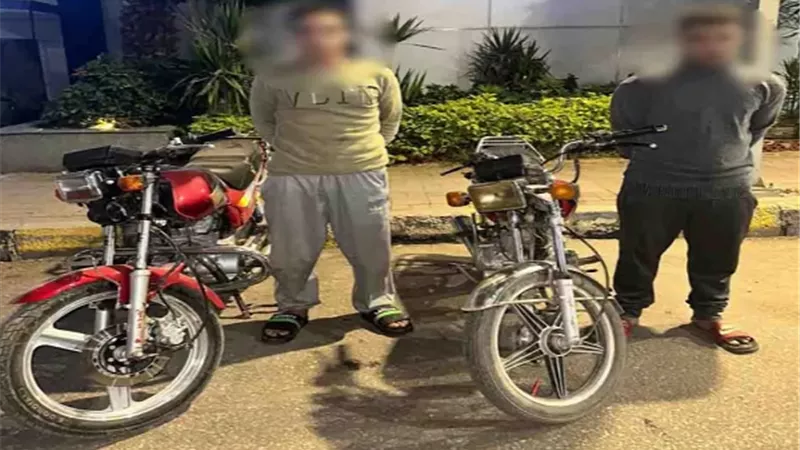 ضبط شخصين سرقا دراجة نارية من أمام مقهى بطوخ