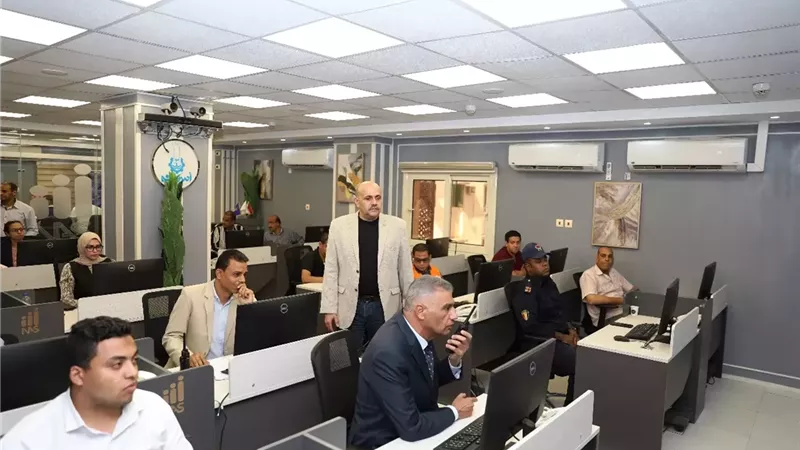 محافظ أسوان يتابع سير العملية الانتخابية لمجلس النواب