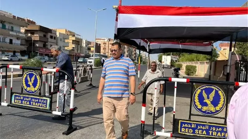 رئيس مدينة سفاجا يتفقد مقرات اللجان الإنتخابية