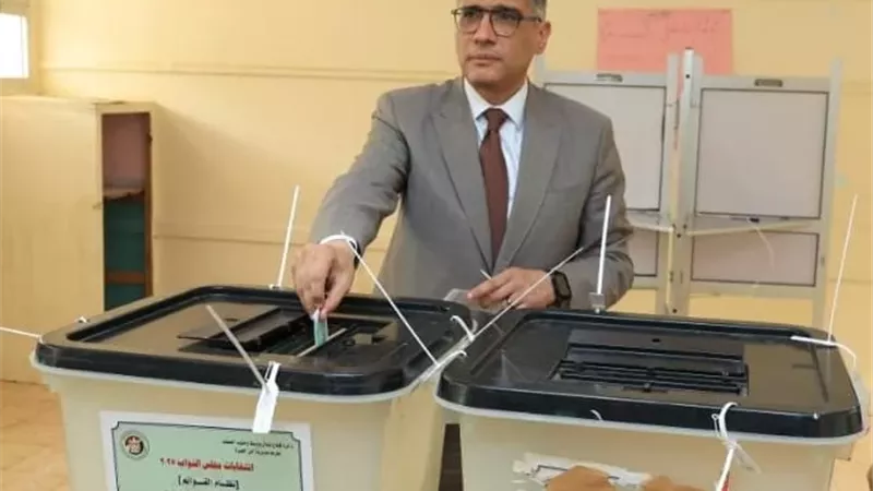 محافظ الجيزة يُدلي بصوته في انتخابات مجلس النواب 2025