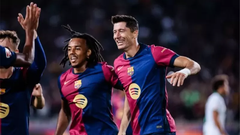 هاتريك ليفاندوفسكي يقود برشلونة للفوز على سلتا فيجو فى 