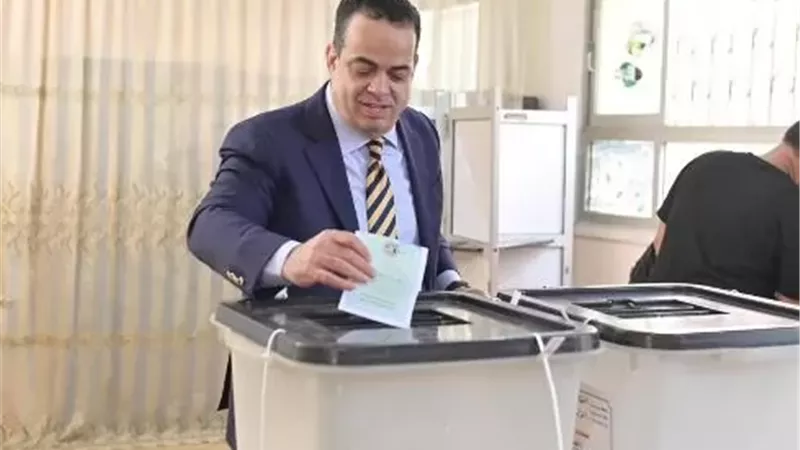 الأمين العام المساعد لمستقبل وطن يدلي بصوته بمسقط رأسه بالحوامدية