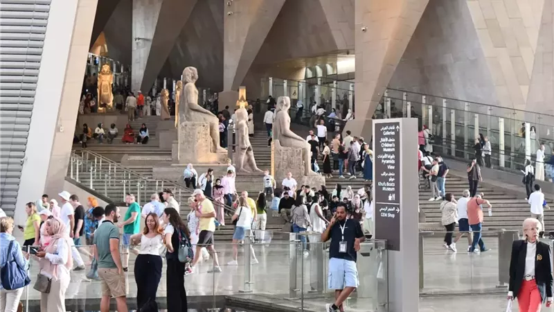 المتحف المصري الكبير يستقبل ١٢ الف سائح.. اليوم