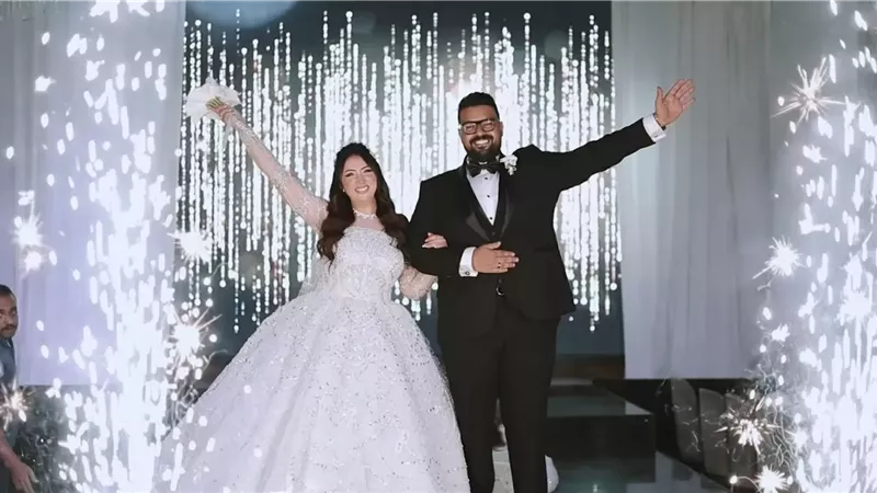 آية عبد الله وزوجها