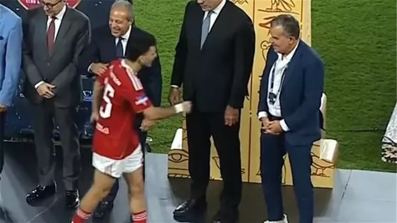 اللوائح تمنع معاقبة زيزو في أزمة مصافحة نائب رئيس الزمالك