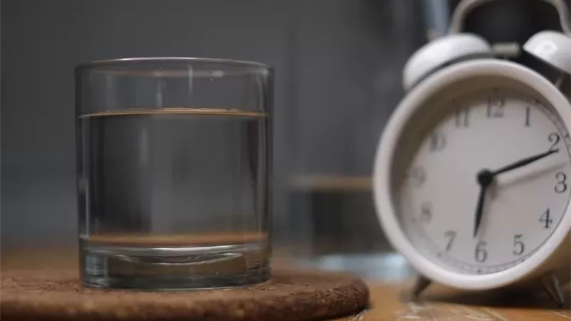 فوائد وأضرار صيام الماء لخسارة الوزن