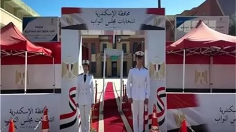 الداخلية ترسم مشاهد انسانيه خلال اليوم الأول من انتخابات مجلس النواب