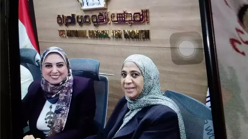 «الجمهورية أون لاين» داخل غرفة عمليات «قومي المرأة» لمتابعة التصويت