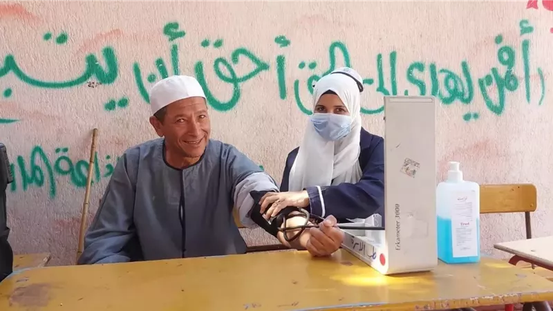 321 فرقة طبية منتشرة أمام اللجان بمحافظات التأمين الصحي الشامل