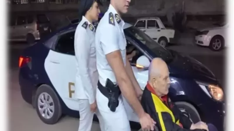 لفتة إنسانية .. الداخلية تساعد 