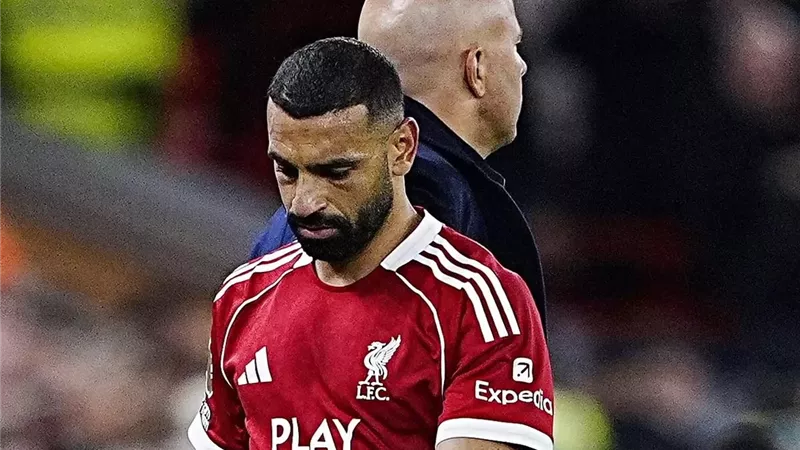 إندبندنت: كان يجب علي ليفربول السماح برحيل محمد صلاح