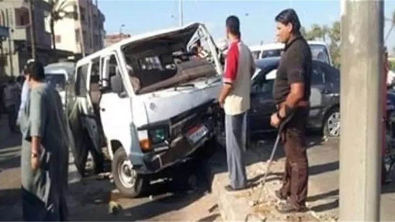 إصابة 7 فى تصادم سيارة نقل بسيارتين ميكروباص بطريق أجا – المنصورة