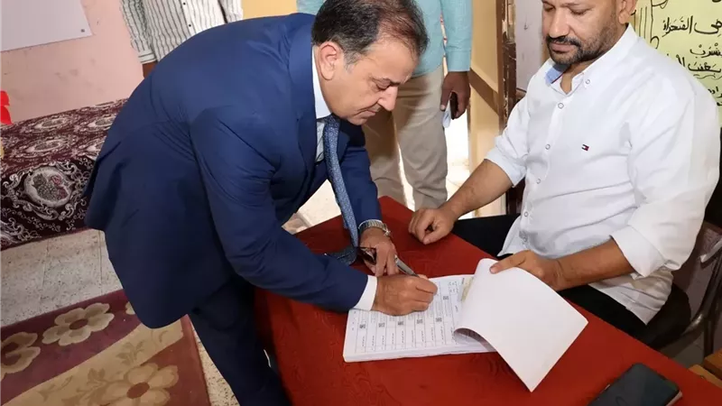 رئيس جامعة قنا يدلي بصوته في انتخابات مجلس النواب