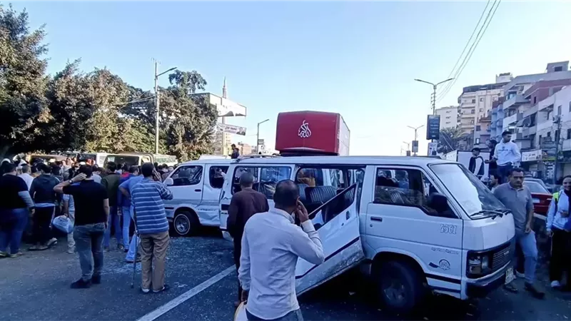 بالأسماء.. إصابة 7 اشخاص بينهما طفل في تصادم على طريق المنصورة