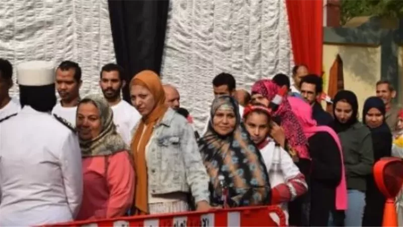 موظف يُصاب بأزمة قلبية داخل لجنة انتخابية بالمنيا