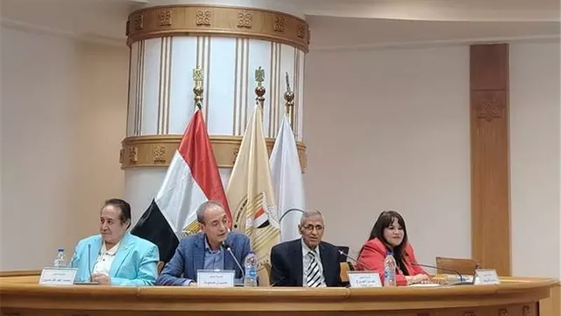 الأدباء يرسمون ملامح المرأة من إدريس إلى محفوظ