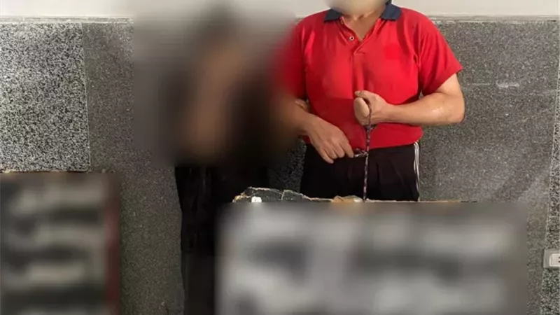 ضبط أب استغل نجله من ذوى الهمم فى ألتسول واستجداء المارة