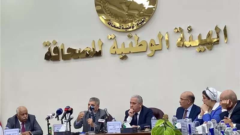 إنقاذ وإسعاف.. رئيس هيئة قناة السويس يكشف الخدمات الجديدة التي تقدمها الهيئة
