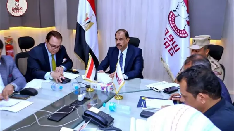 غرفة العمليات الرئيسية بسوهاج تتابع سير انتخابات مجلس النواب