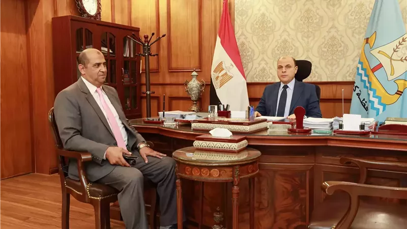 محافظ كفرالشيخ يبحث جهود تحصين وتكثيف الحملات البيطرية بالقرى