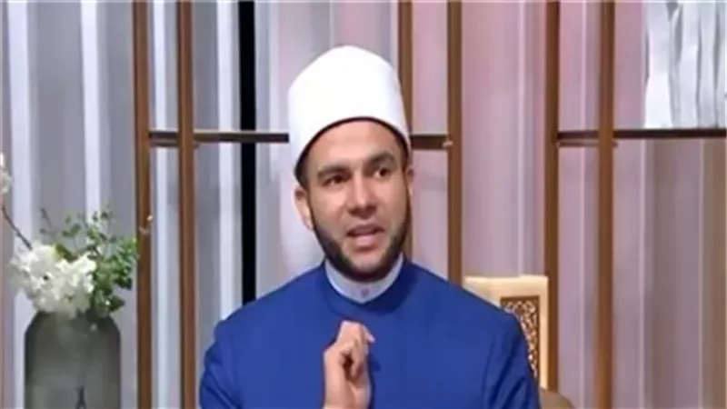 أيهما أفضل مخالطة الناس وتحمل أذاهم أم اعتزالهم؟