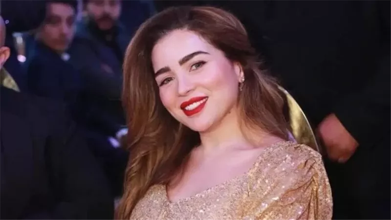 محمد إمام يهنئ مي عز الدين بعقد قرانها