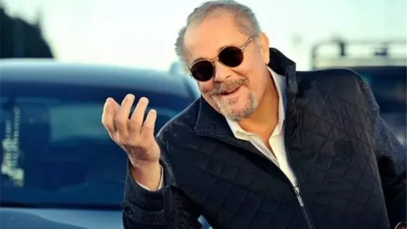 كريم محمود عبدالعزيز يحيي الذكرى السنوية لرحيل والده