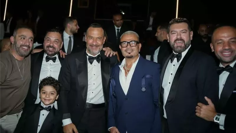 عمرو يوسف يلفت الأنظار من العرض الخاص لفيلم 