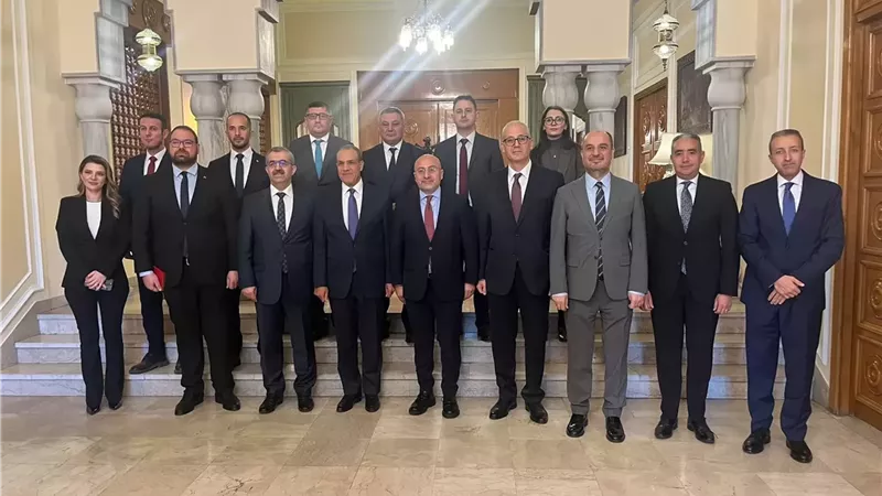 وزير الخارجية يشارك في جلسة نقاشية بمركز الأبحاث التركي SETA