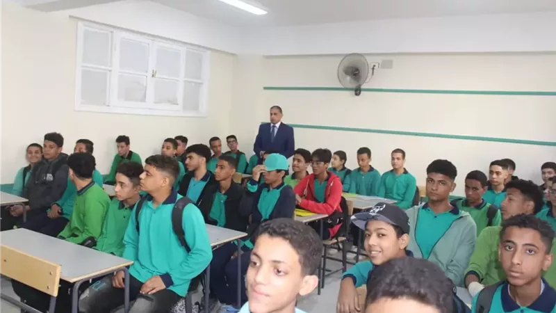 عطية يتفقد مدارس كرداسة وبولاق الدكرور ويشدد على الانضباط