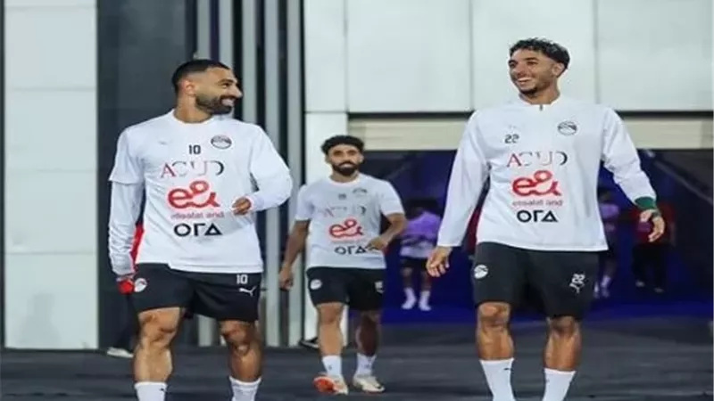صلاح ومرموش ينافسان أشرف حكيمي على جائزة الاسد الذهبي