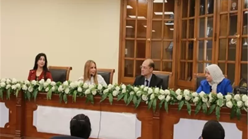 ختام الدورة التدريبية للمهارات الريادية بكلية آداب عين شمس
