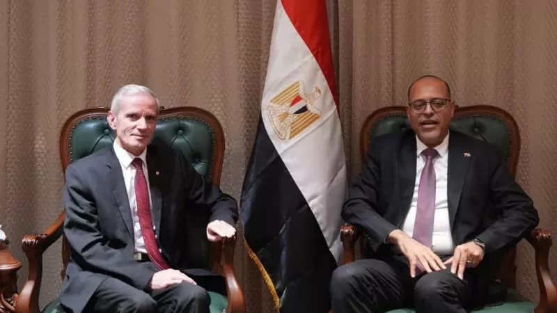وزير العمل يبحث مع سفير ألبانيا سبل تعزيز التعاون المشترك