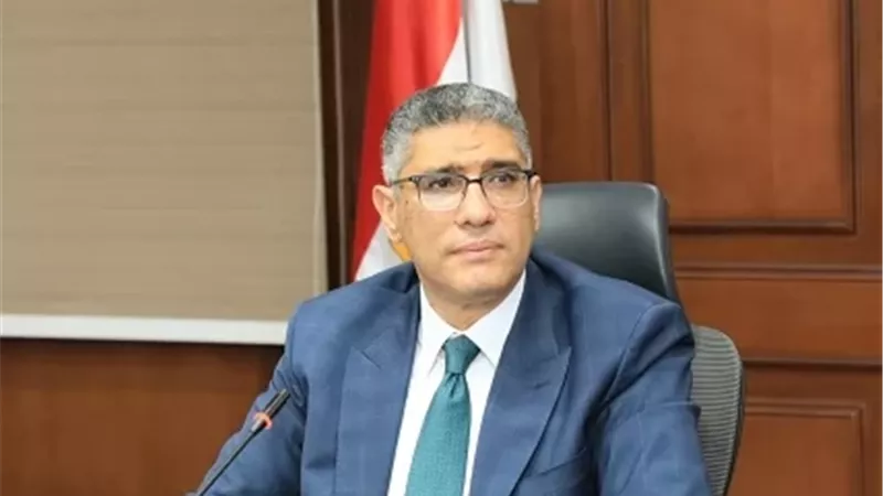 محافظ الجيزة يوجه برفع كفاءة النظافة بمحيط المدارس