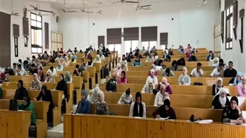 جامعة قناة السويس تناقش 