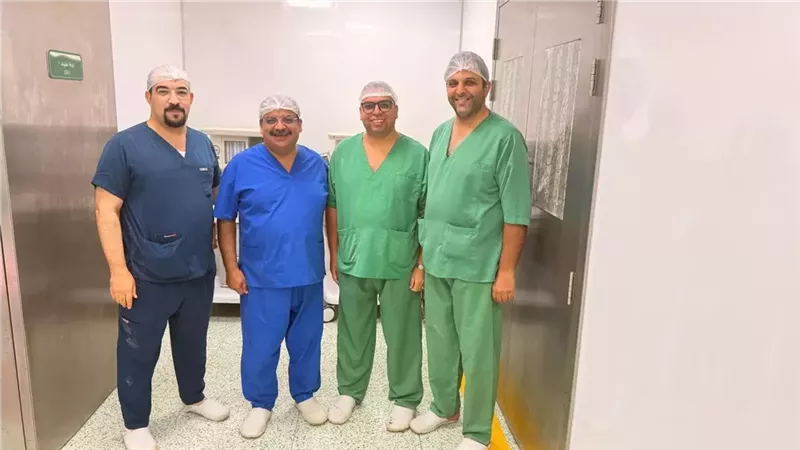 فريق طبي بمستشفى السلام ينقذ حياة مريضة باستخراج 8 فوط من بطنها