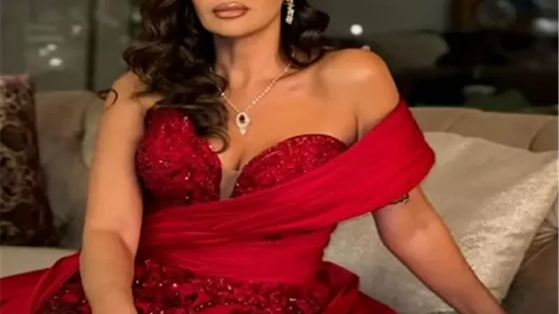 بالأحمر .. داليا البحيرى تتألق من مهرجان القاهرة السينمائى