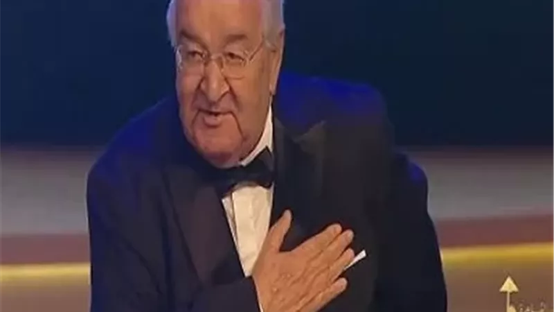 أول تعليق من كريم عبد العزيز بعد تكريم والده بمهرجان القاهرة