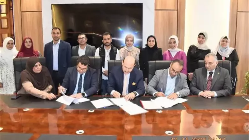 رئيس جامعة السادات يشهد توقيع عقد تمويل بحثي في الكيمياء الحيوية