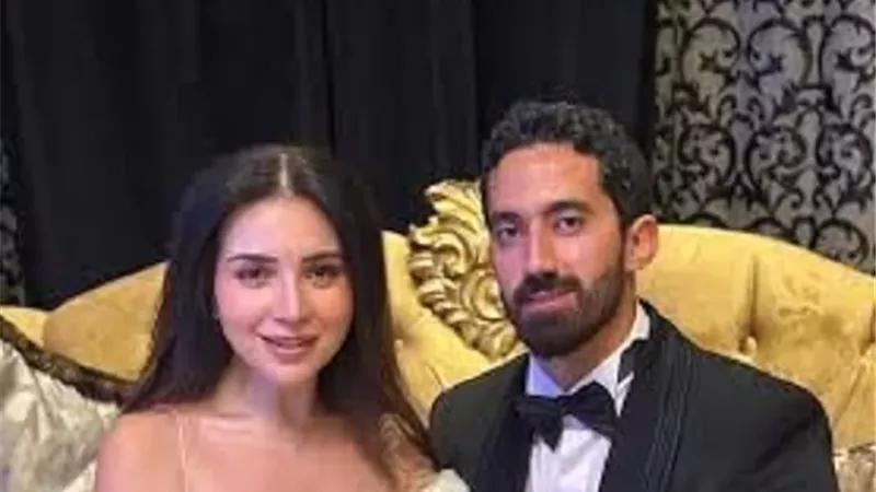 بالصور .. مى عز الدين تدخل القفص الذهبى من شاب خارج الوسط الفنى