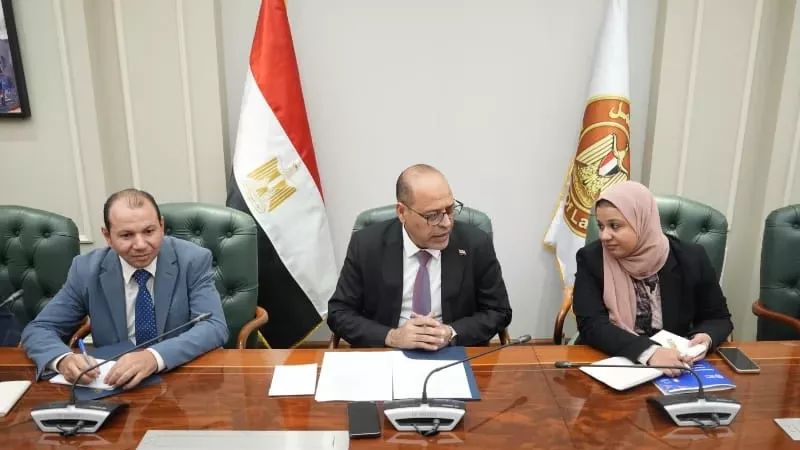 وزير العمل يبحث مع وفد البنك الدولي تنفيذ الاستراتيجية الوطنية للتشغيل