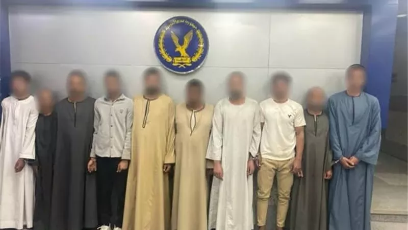 ضبط 10 أشخاص القوا الحجارة على مقر لجنة انتخابية بعد إخفاق مرشحهم بقنا