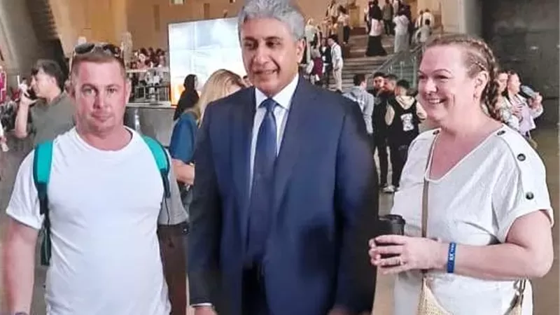 وزير السياحة يتفقد المتحف المصري الكبير ويشيد بتنظيم الزيارات